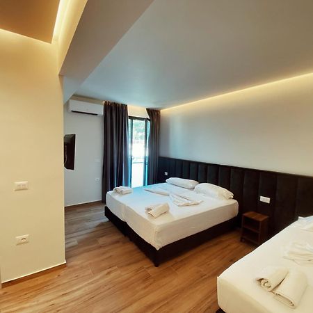 Adriatik Hotel Vlorë Екстериор снимка