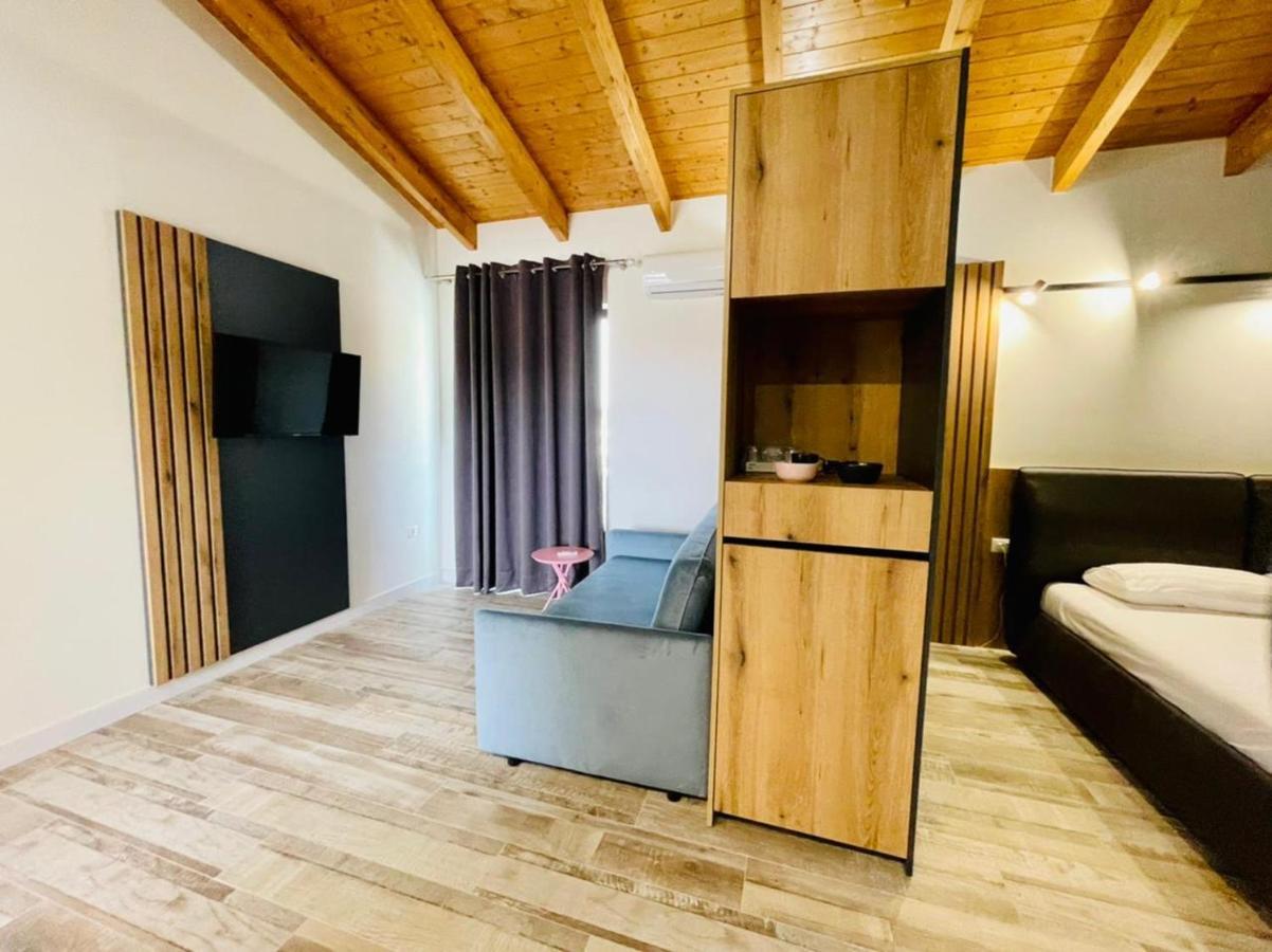 Adriatik Hotel Vlorë Екстериор снимка