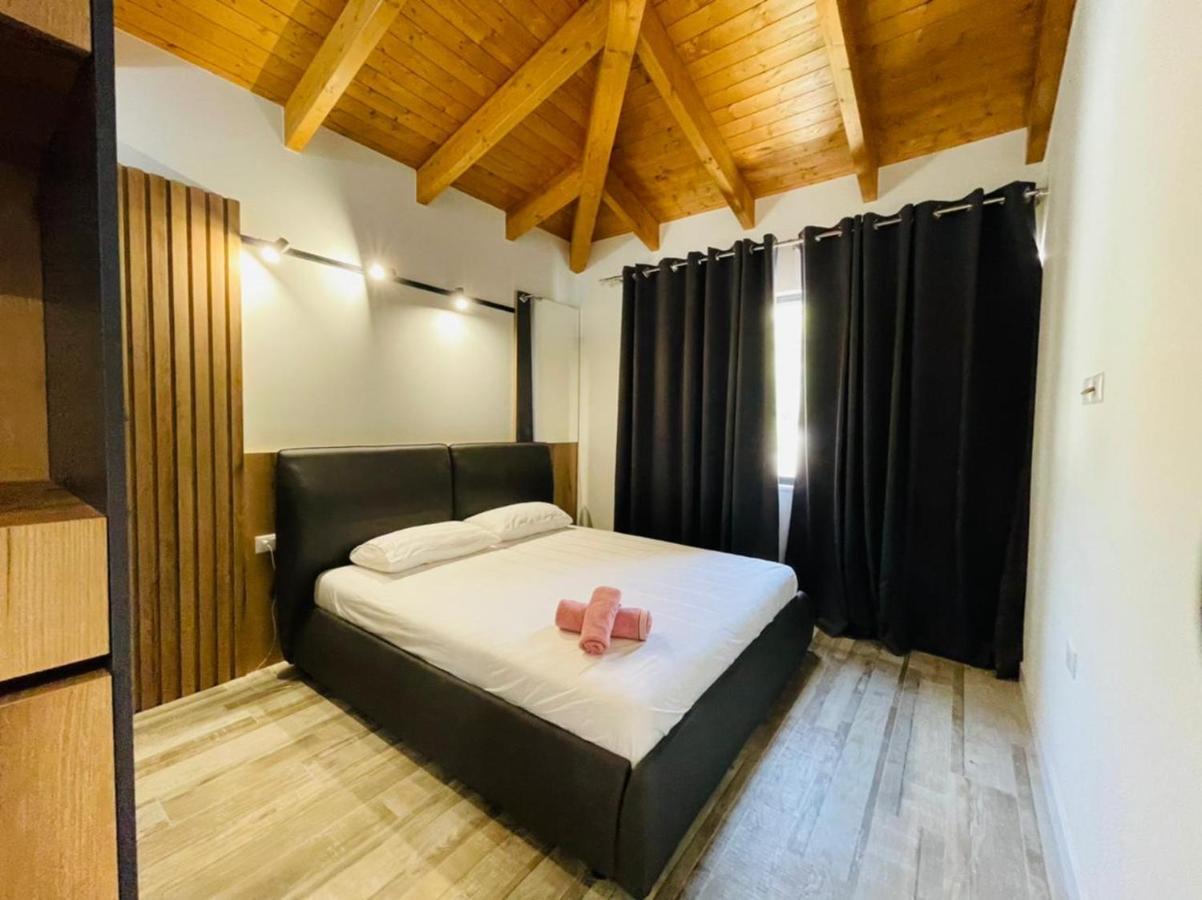 Adriatik Hotel Vlorë Екстериор снимка