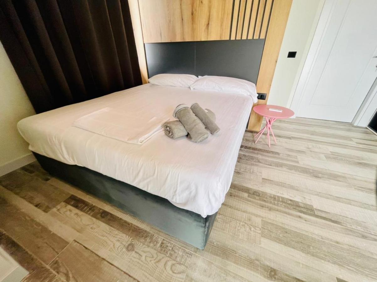 Adriatik Hotel Vlorë Екстериор снимка