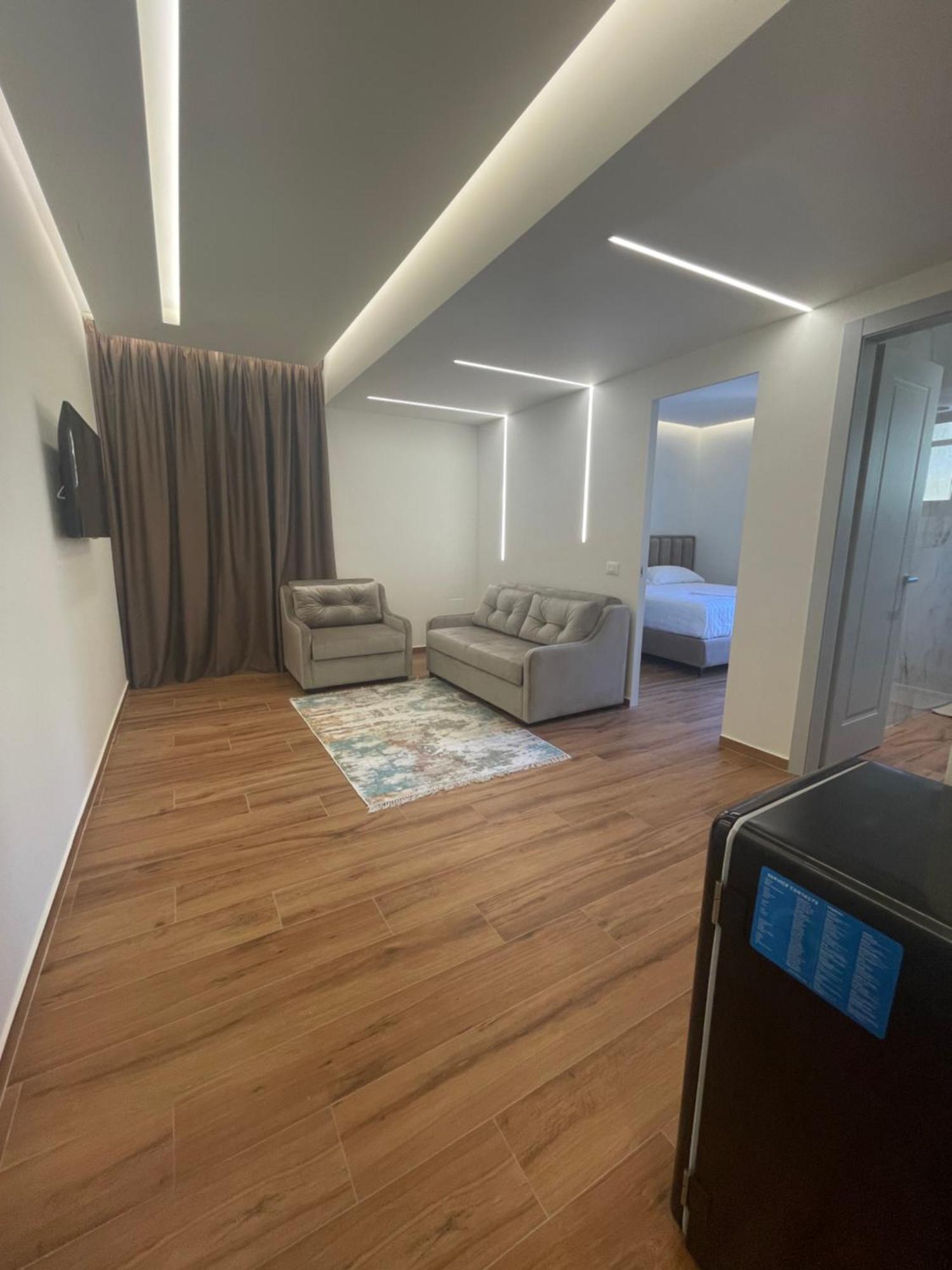Adriatik Hotel Vlorë Екстериор снимка