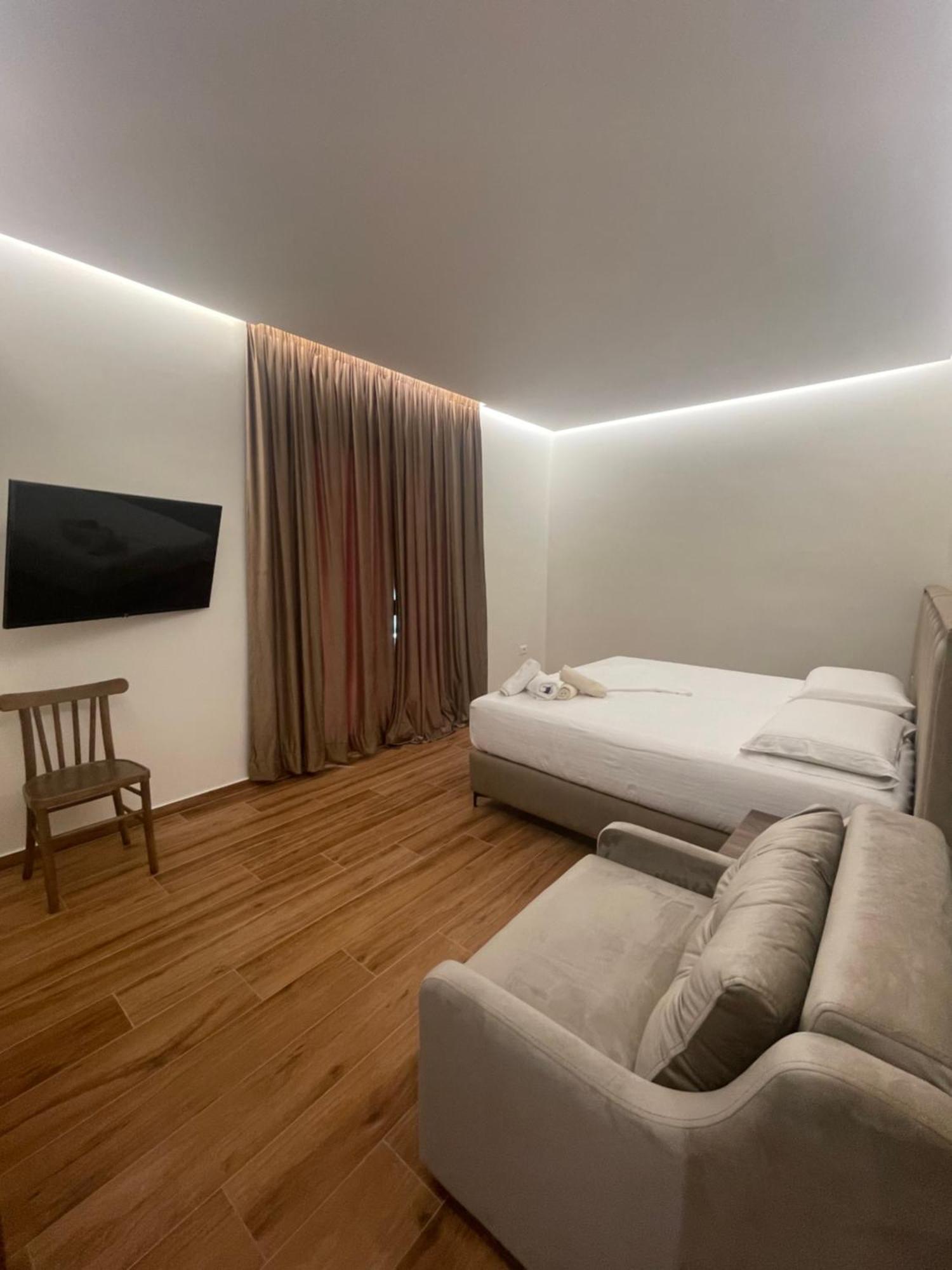 Adriatik Hotel Vlorë Екстериор снимка