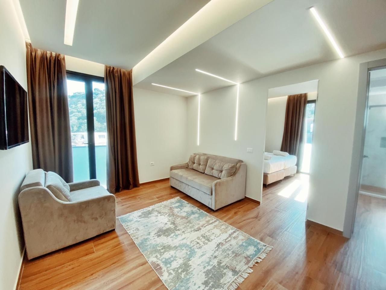 Adriatik Hotel Vlorë Екстериор снимка