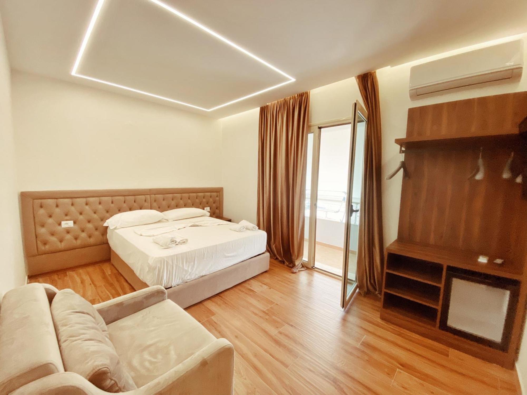 Adriatik Hotel Vlorë Екстериор снимка