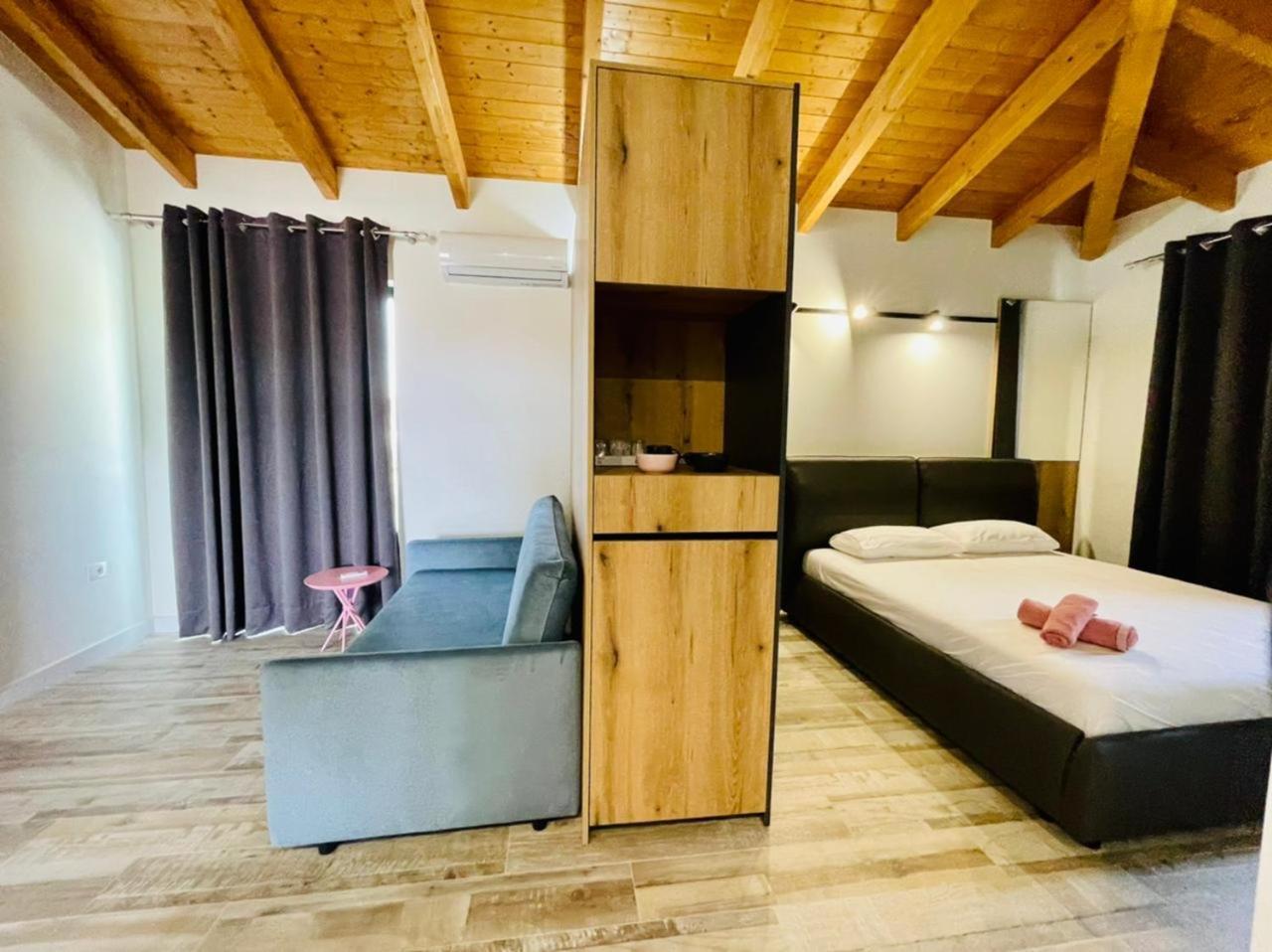 Adriatik Hotel Vlorë Екстериор снимка