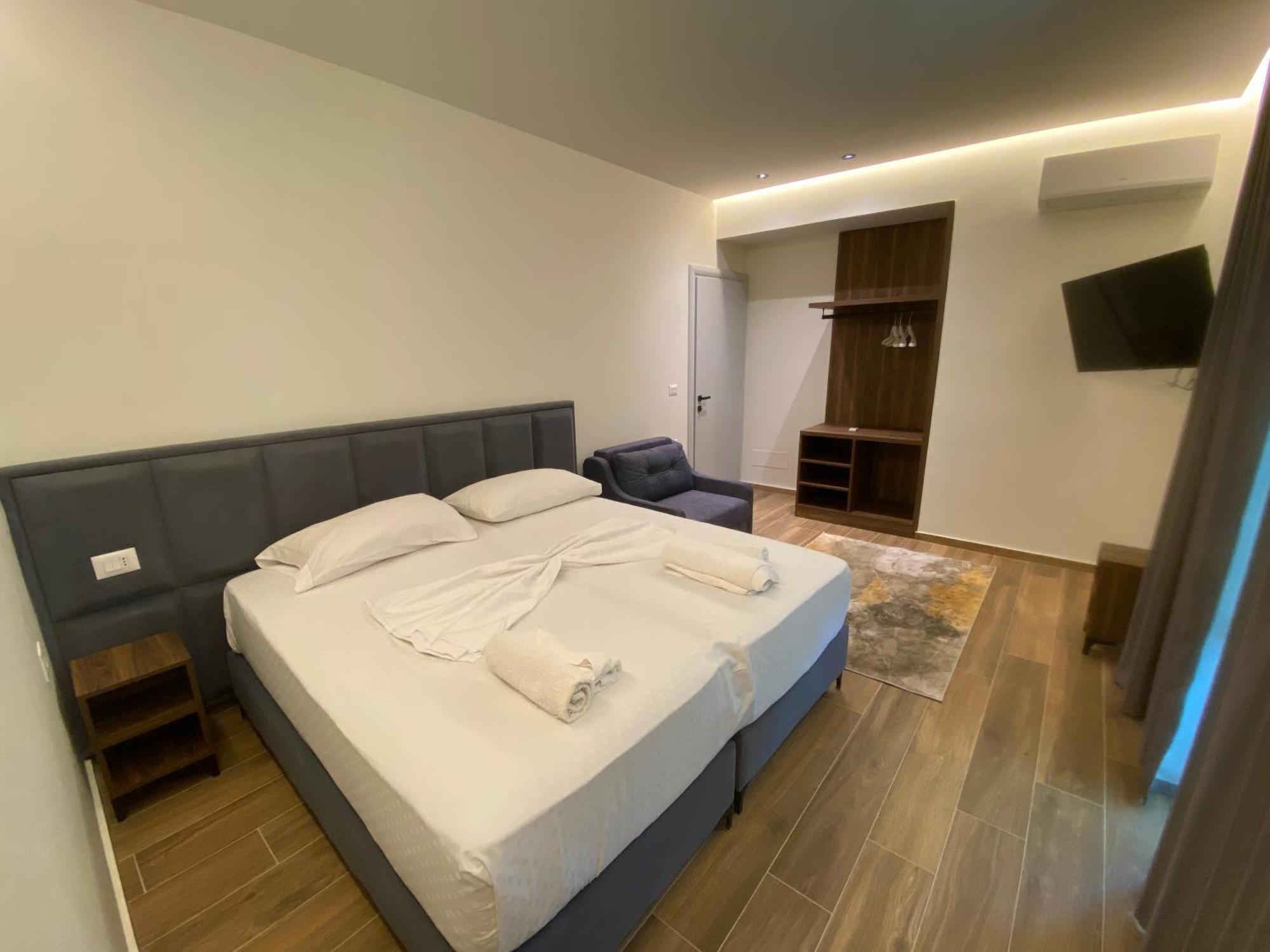 Adriatik Hotel Vlorë Екстериор снимка